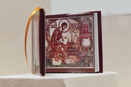 Выставка "Буквари и буквы в собрании Эрмитажа"