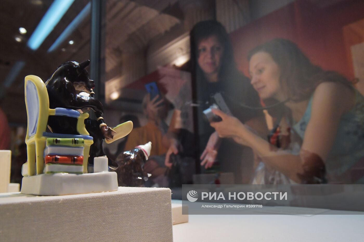 Выставка "Буквари и буквы в собрании Эрмитажа"