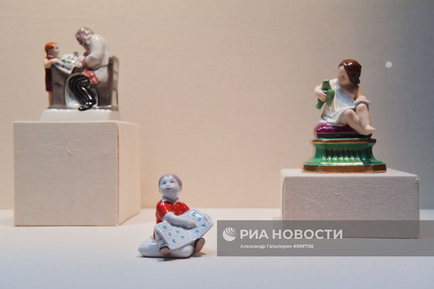 Выставка "Буквари и буквы в собрании Эрмитажа"