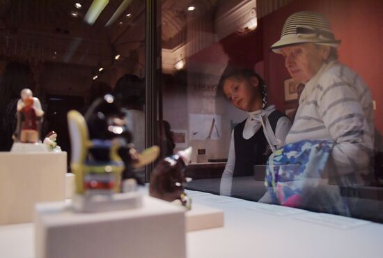 Выставка "Буквари и буквы в собрании Эрмитажа"