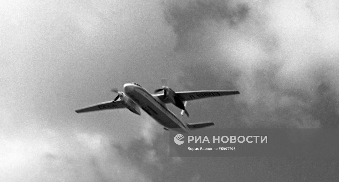 Советский самолет АН-24