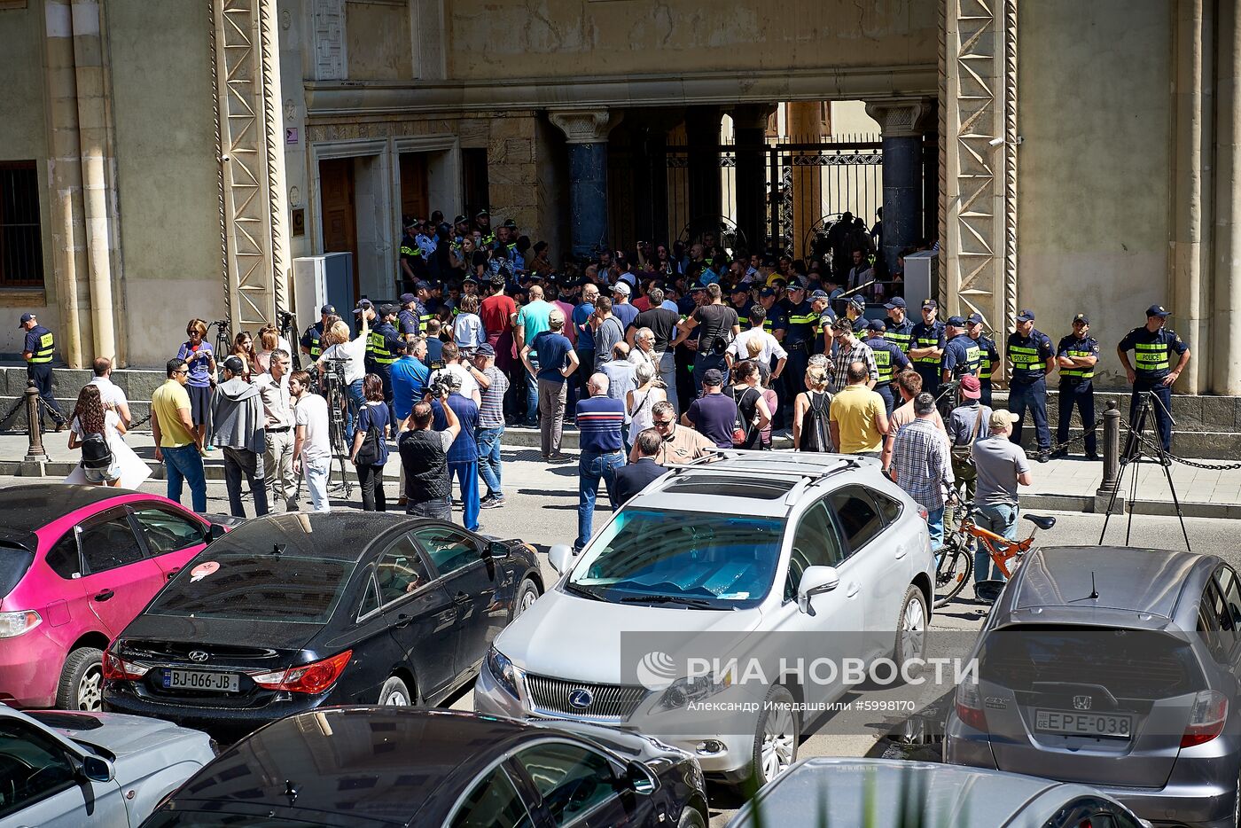 Акция в Тбилиси против назначения премьер-министром Г. Гахарии