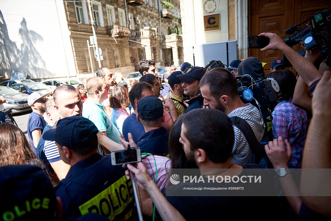 Акция в Тбилиси против назначения премьер-министром Г. Гахарии