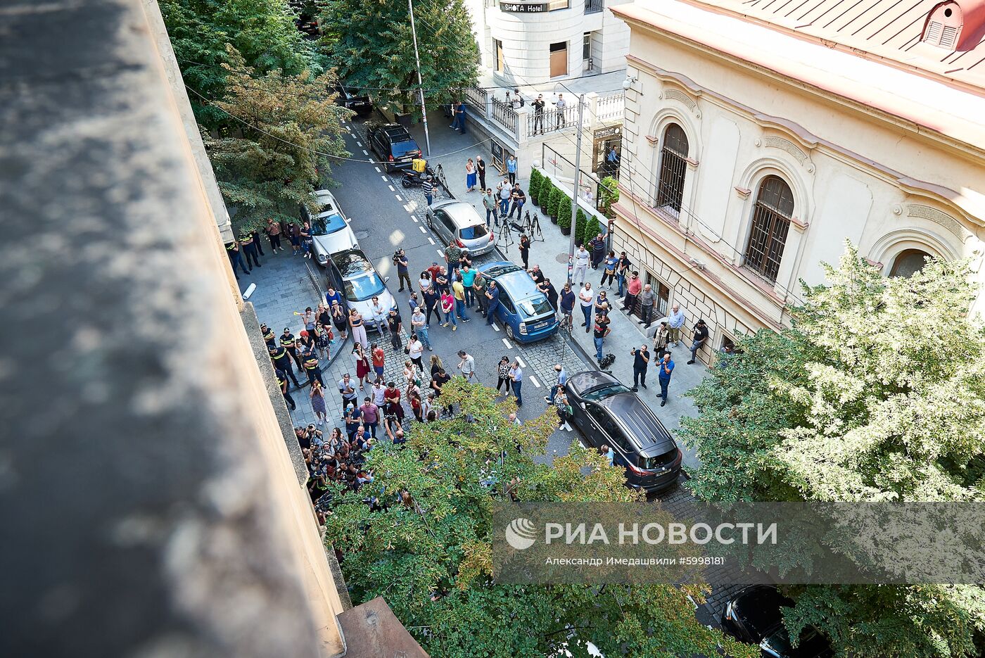 Акция в Тбилиси против назначения премьер-министром Г. Гахарии