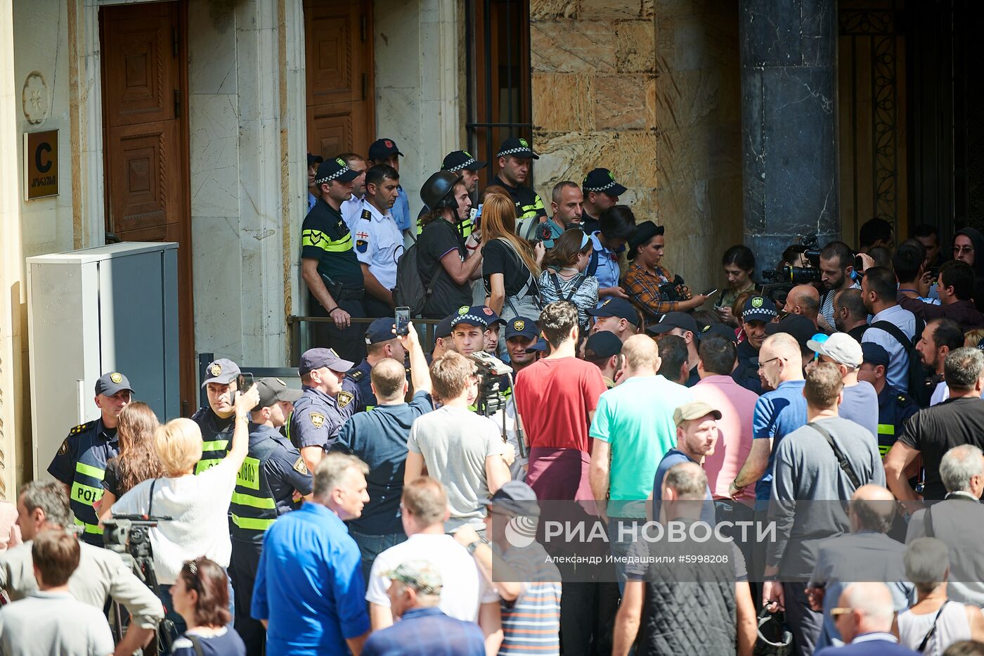 Акция в Тбилиси против назначения премьер-министром Г. Гахарии