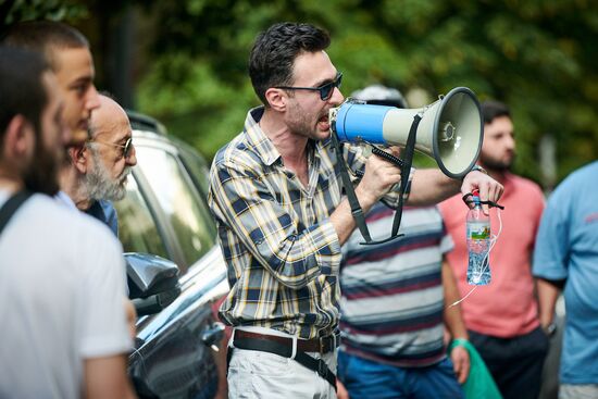 Акция в Тбилиси против назначения премьер-министром Г. Гахарии