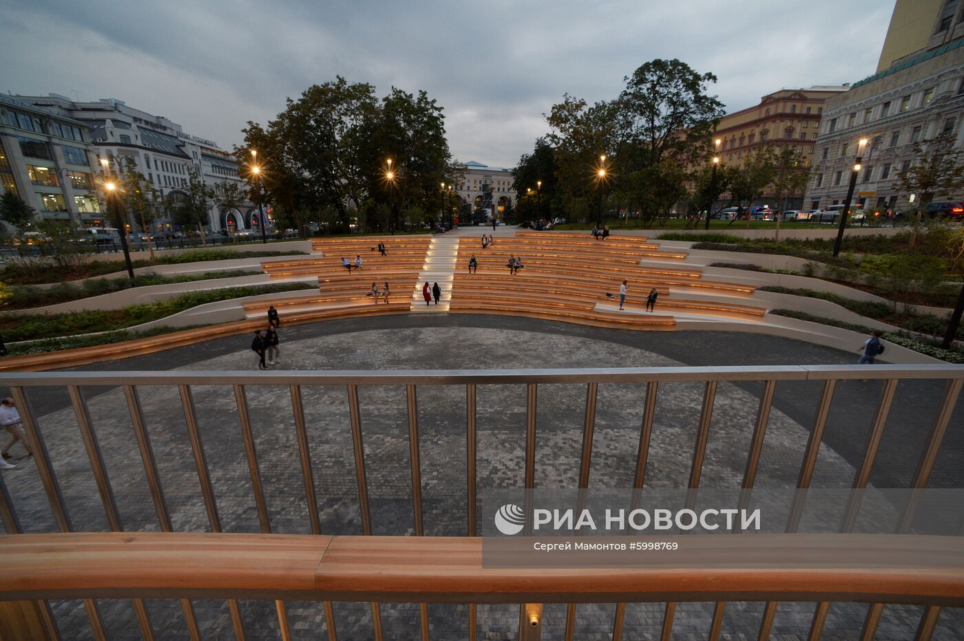 Новая пешеходная зона у Политехнического музея