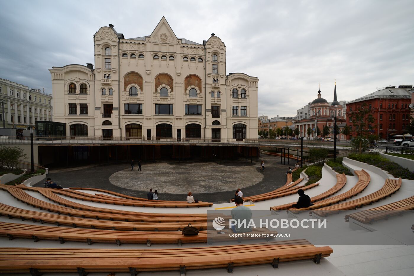 Новая пешеходная зона у Политехнического музея