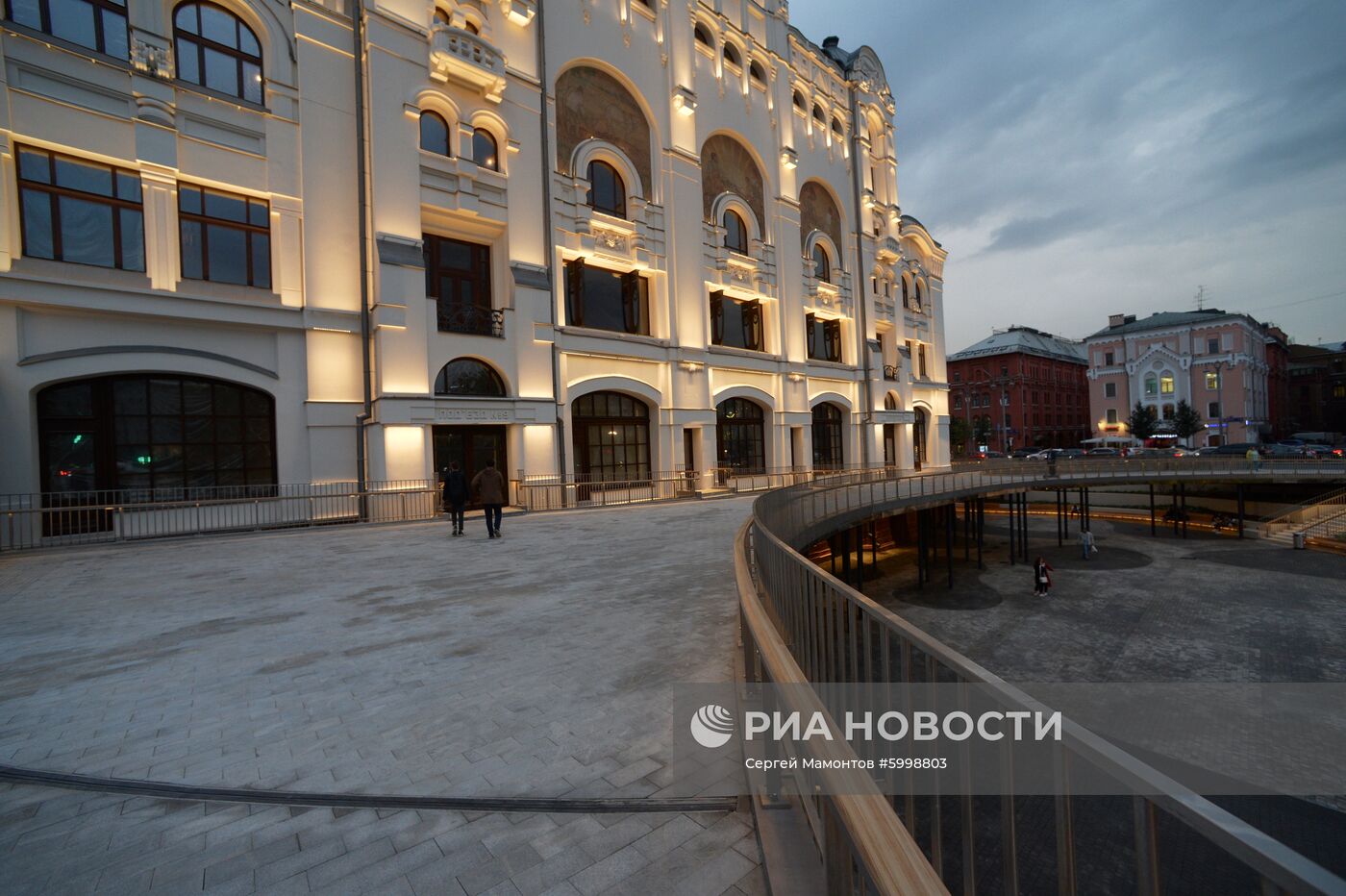 Новая пешеходная зона у Политехнического музея