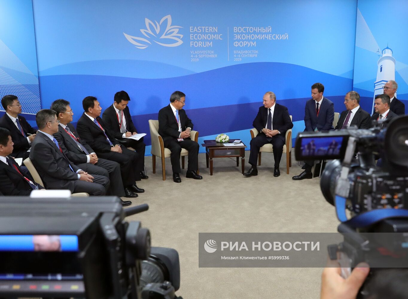 Президент РФ В. Путин принял участие в работе Восточного экономического форума