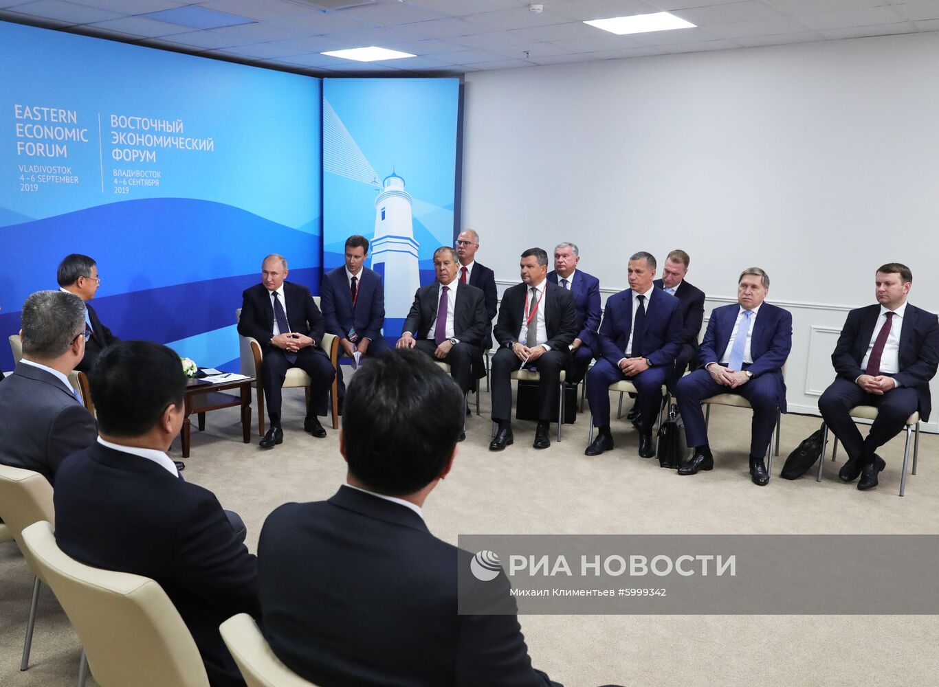 Президент РФ В. Путин принял участие в работе Восточного экономического форума