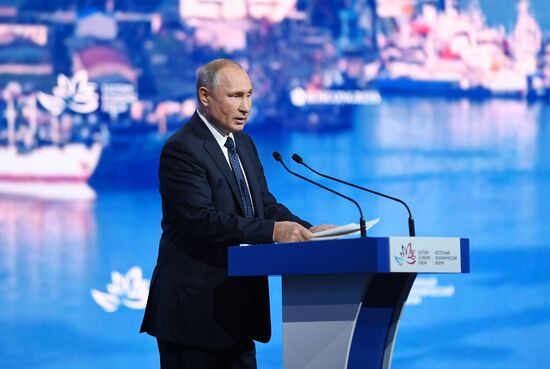 Президент РФ В. Путин принял участие в работе Восточного экономического форума