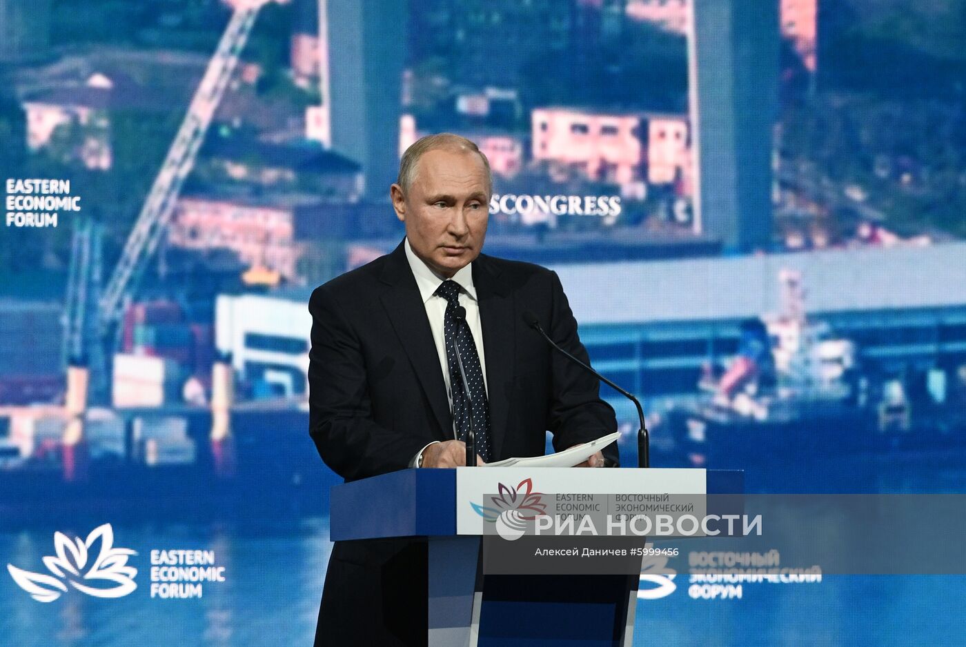 Президент РФ В. Путин принял участие в работе Восточного экономического форума