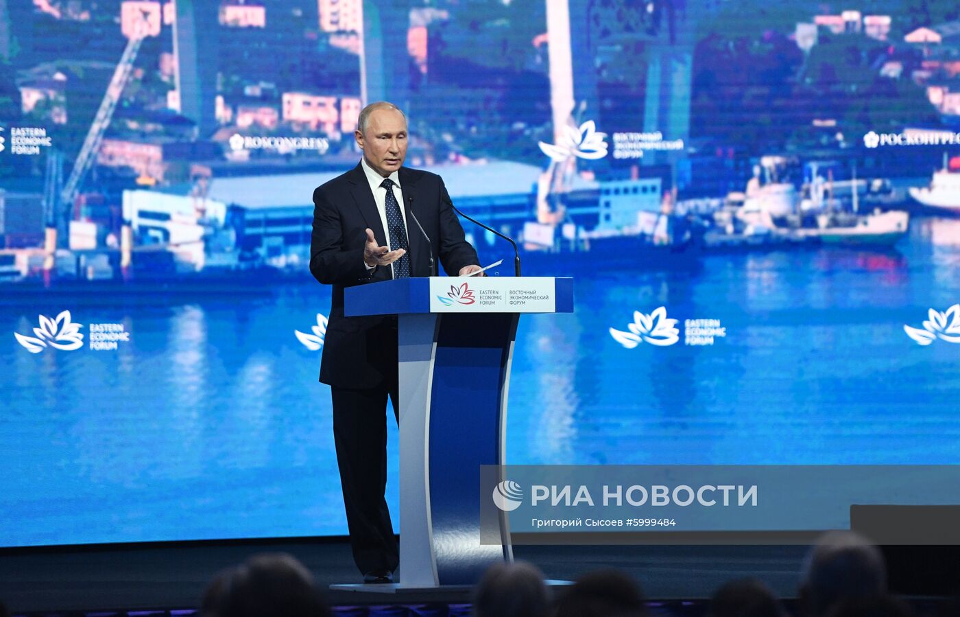 Президент РФ В. Путин принял участие в работе Восточного экономического форума