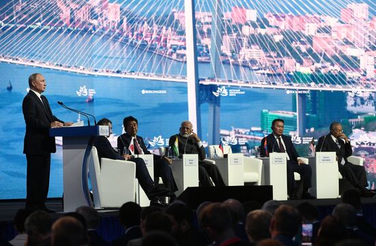 Президент РФ В. Путин принял участие в работе Восточного экономического форума