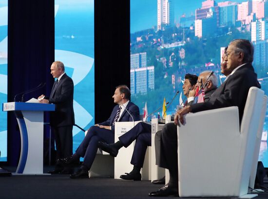 Президент РФ В. Путин принял участие в работе Восточного экономического форума