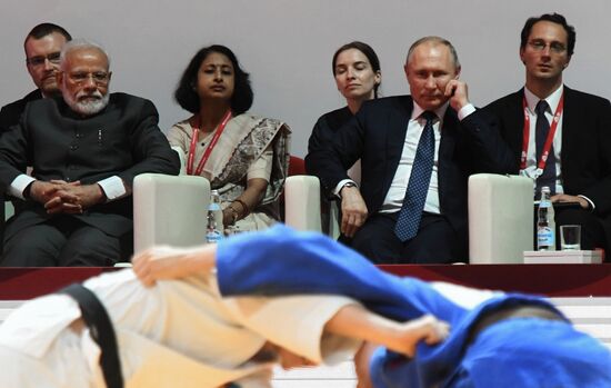 Президент РФ В. Путин принял участие в работе Восточного экономического форума