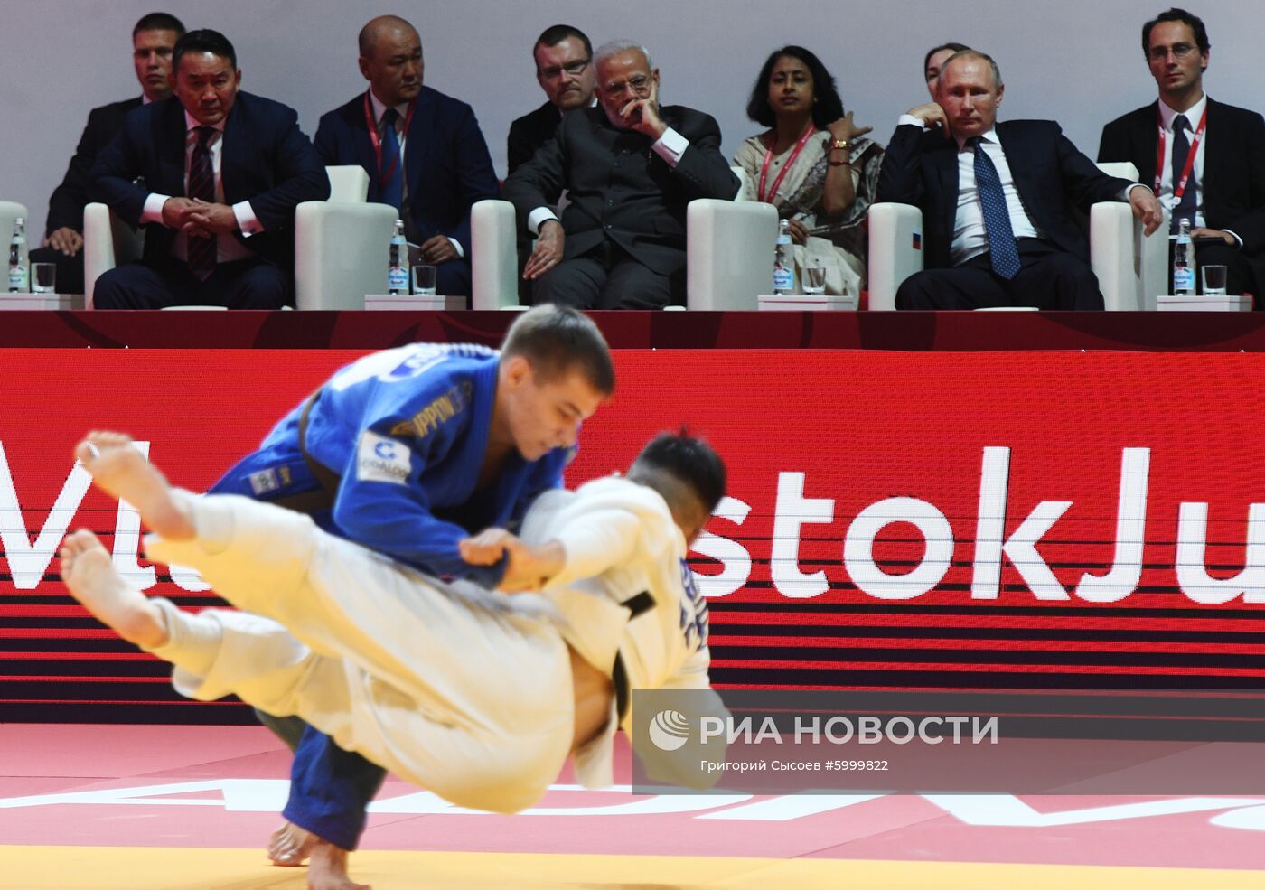 Президент РФ В. Путин принял участие в работе Восточного экономического форума