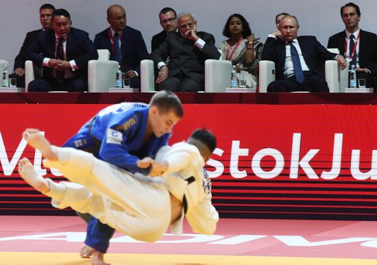 Президент РФ В. Путин принял участие в работе Восточного экономического форума