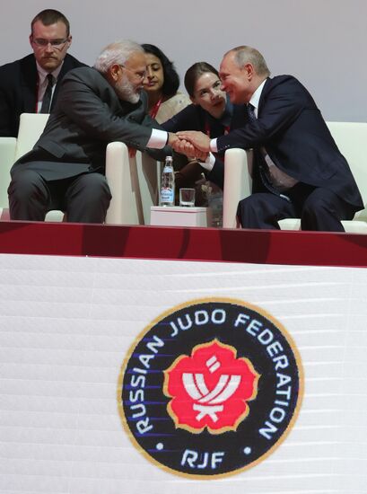 Президент РФ В. Путин принял участие в работе Восточного экономического форума