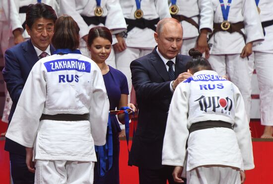 Президент РФ В. Путин принял участие в работе Восточного экономического форума