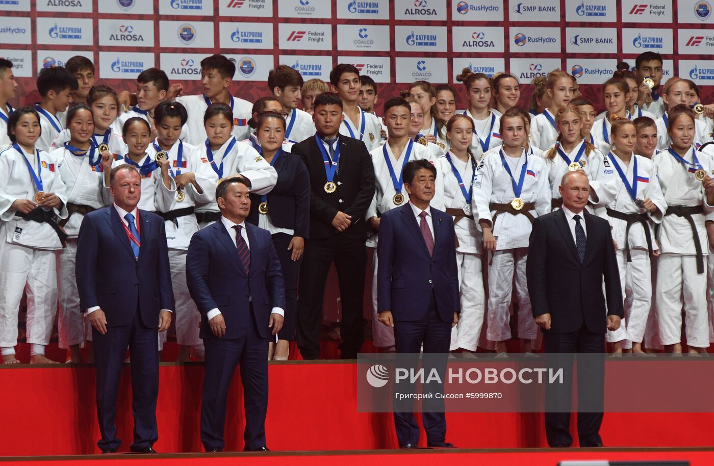 Президент РФ В. Путин принял участие в работе Восточного экономического форума