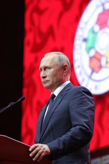 Президент РФ В. Путин принял участие в работе Восточного экономического форума