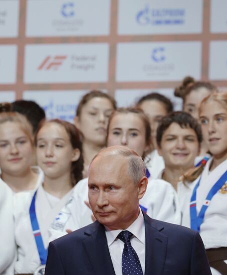 Президент РФ В. Путин принял участие в работе Восточного экономического форума