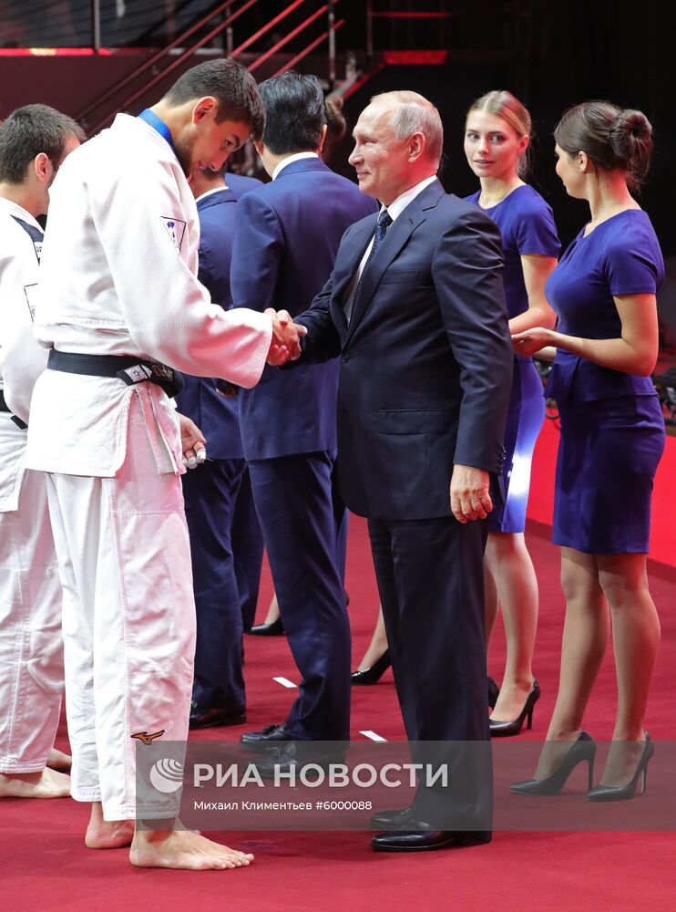 Президент РФ В. Путин принял участие в работе Восточного экономического форума