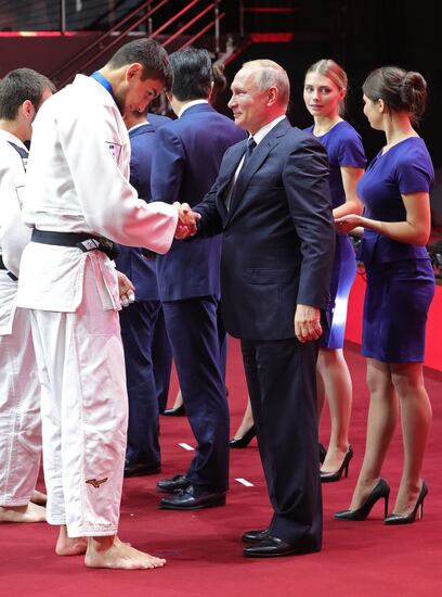 Президент РФ В. Путин принял участие в работе Восточного экономического форума