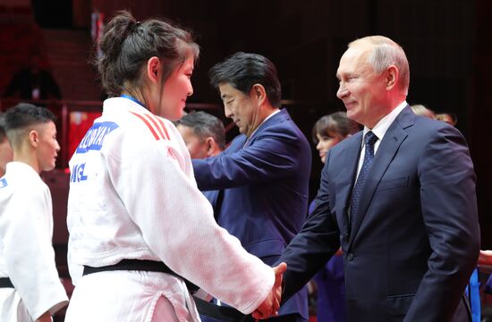 Президент РФ В. Путин принял участие в работе Восточного экономического форума