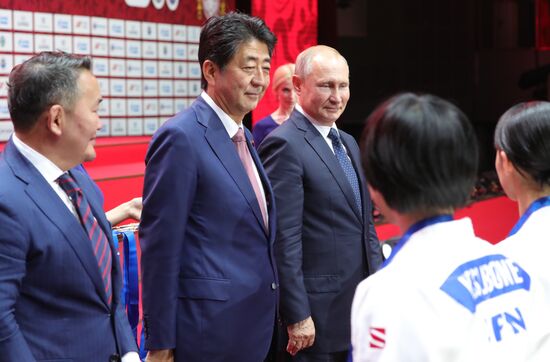 Президент РФ В. Путин принял участие в работе Восточного экономического форума