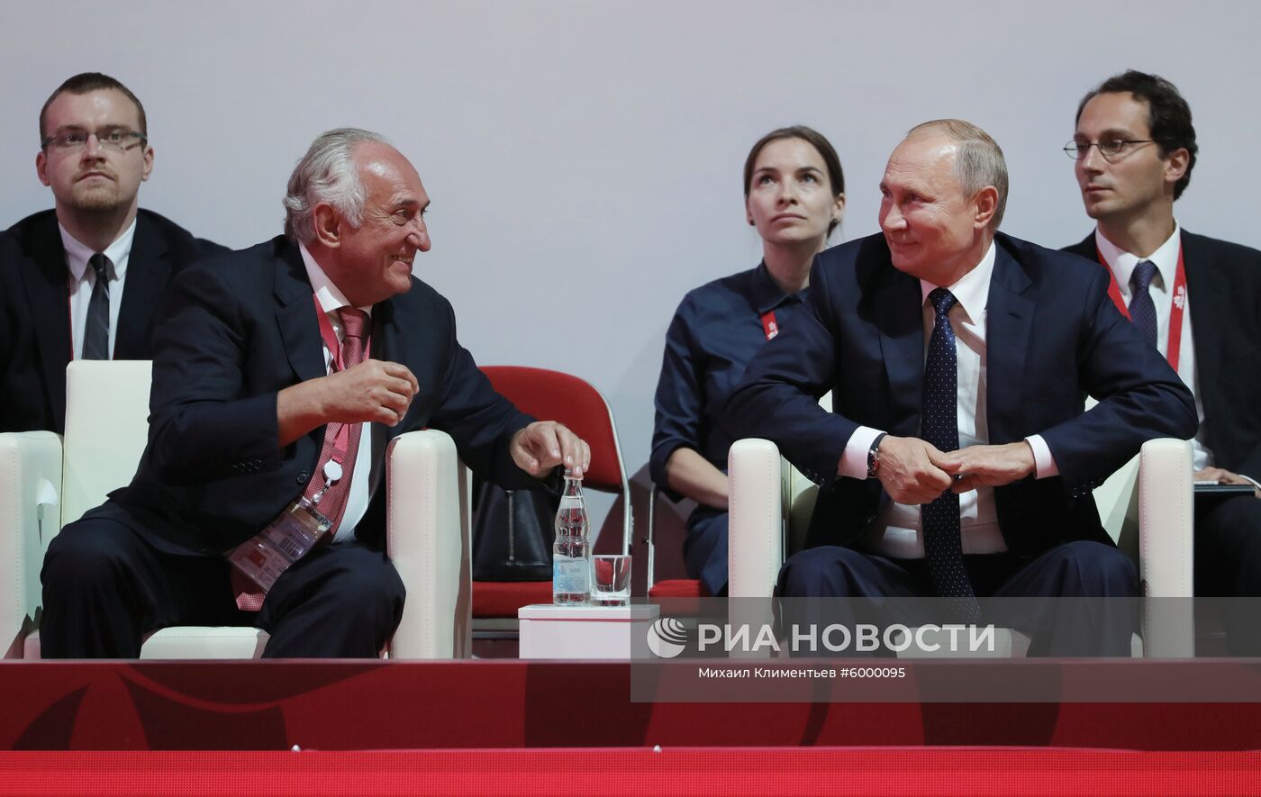 Президент РФ В. Путин принял участие в работе Восточного экономического форума