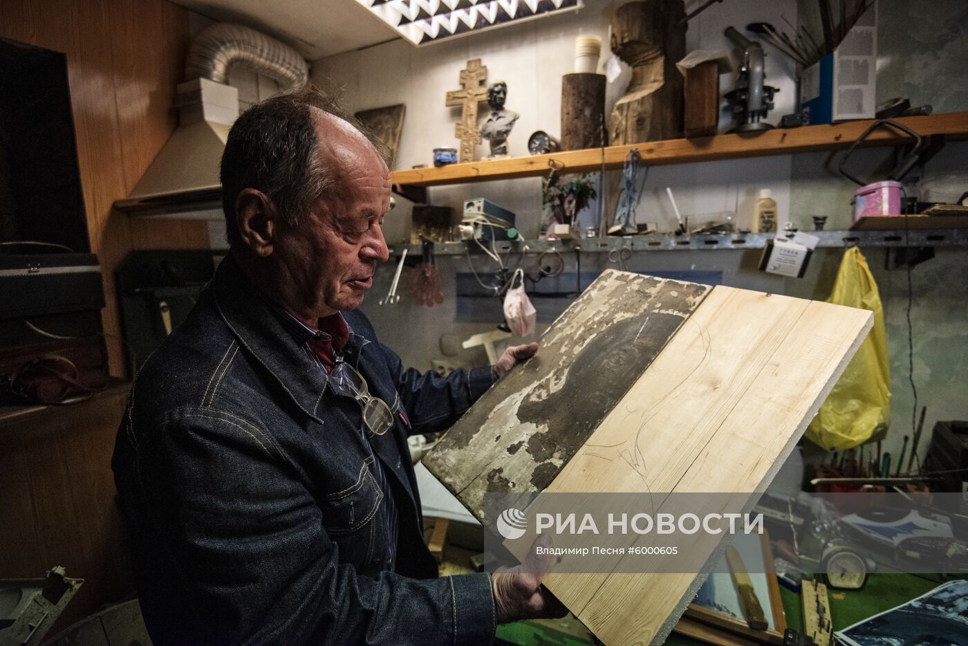 Реставратор из Югры А. Резанов