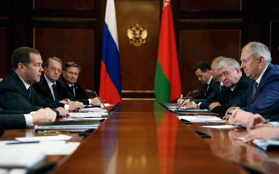 Премьер-министр РФ Д. Медведев провел переговоры с премьер-министром Белоруссии С. Румасом