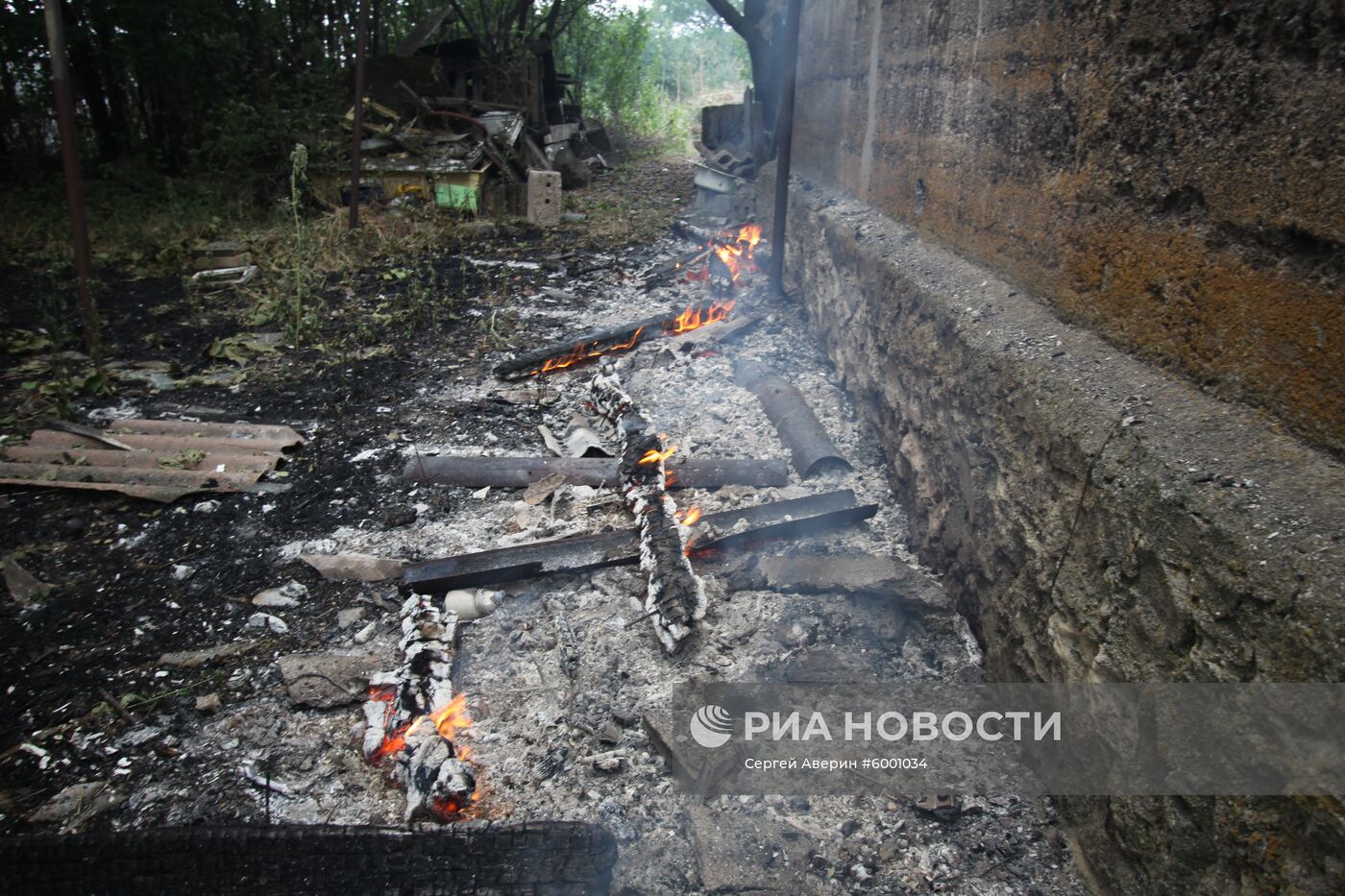 Последствия обстрела в Донецкой области