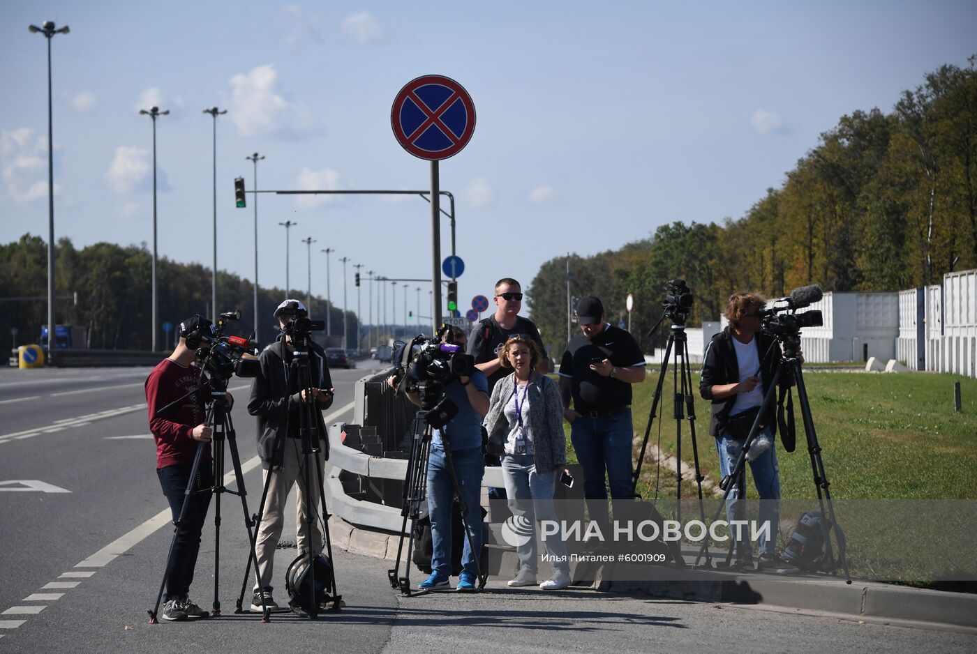 Журналисты у аэропорта Внуково