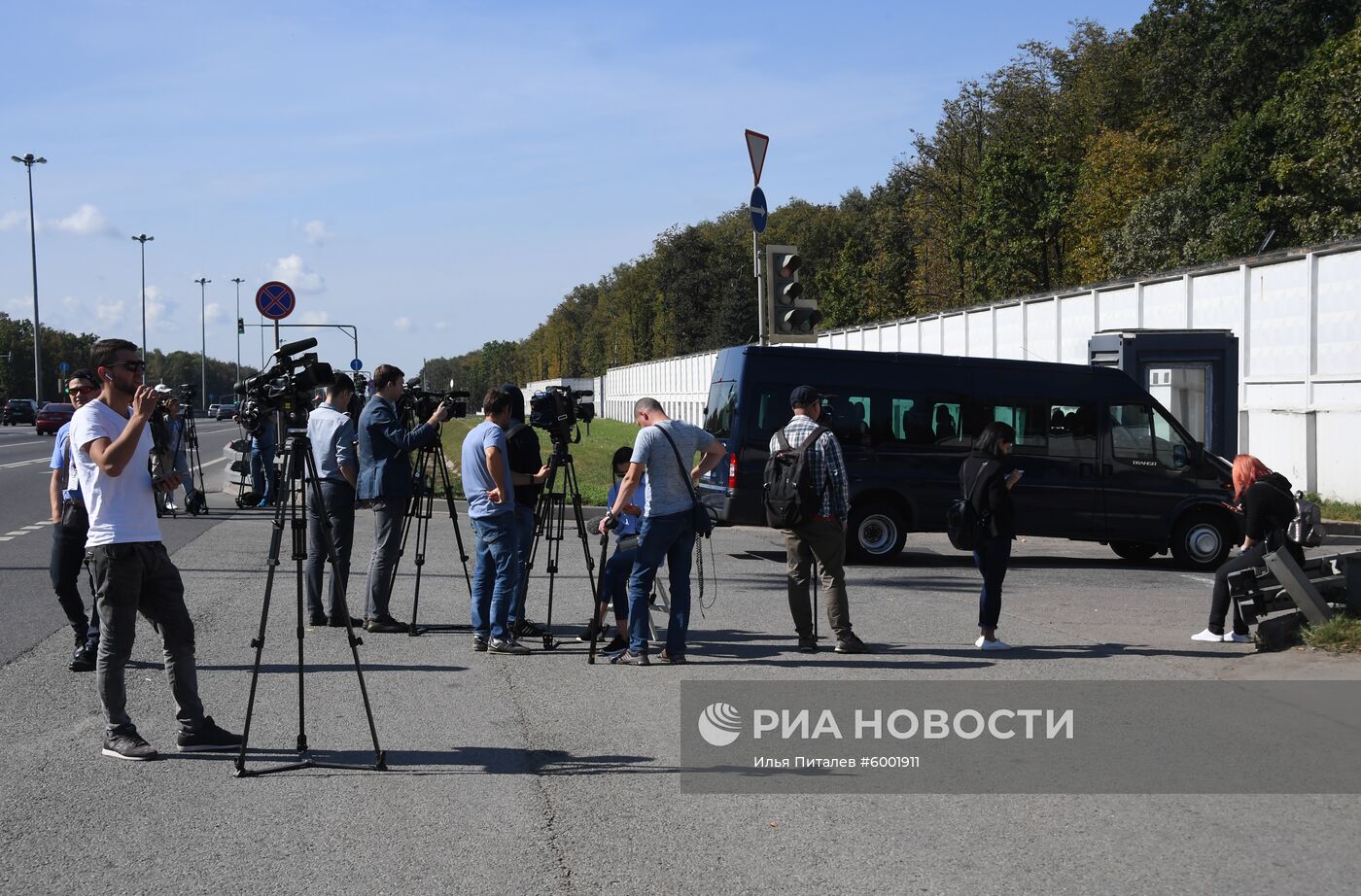 Журналисты у аэропорта Внуково