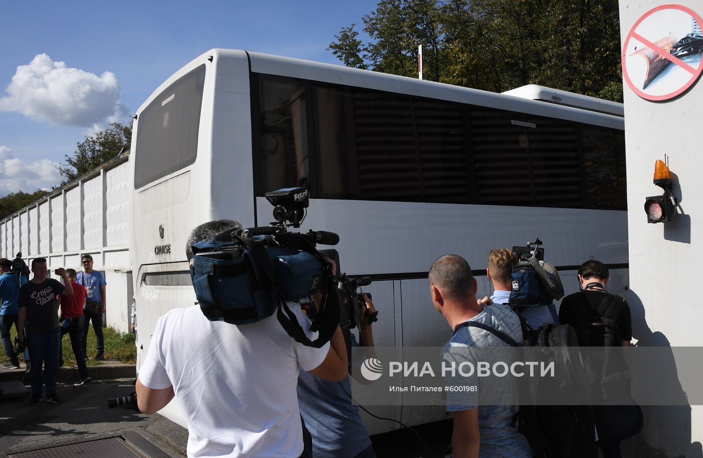 Журналисты у аэропорта Внуково