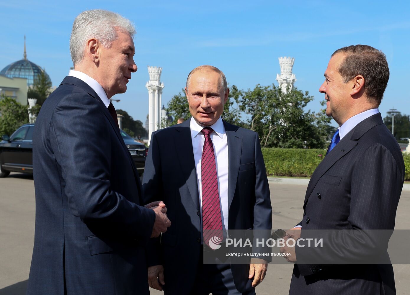Президент РФ В. Путин и премьер-министр РФ Д. Медведев приняли участие в торжествах по случаю Дня города Москвы