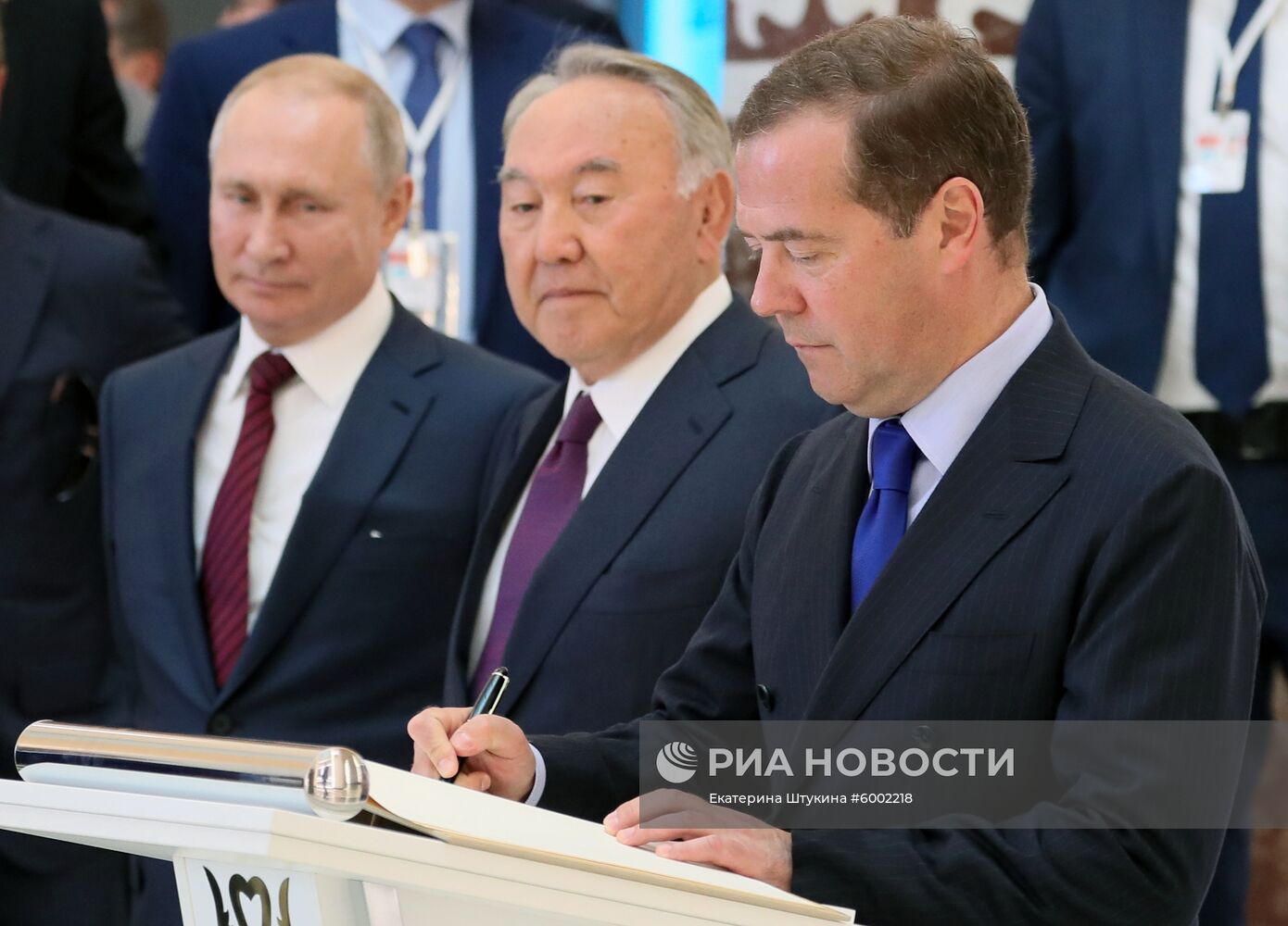 Президент РФ В. Путин и премьер-министр РФ Д. Медведев приняли участие в торжествах по случаю Дня города Москвы