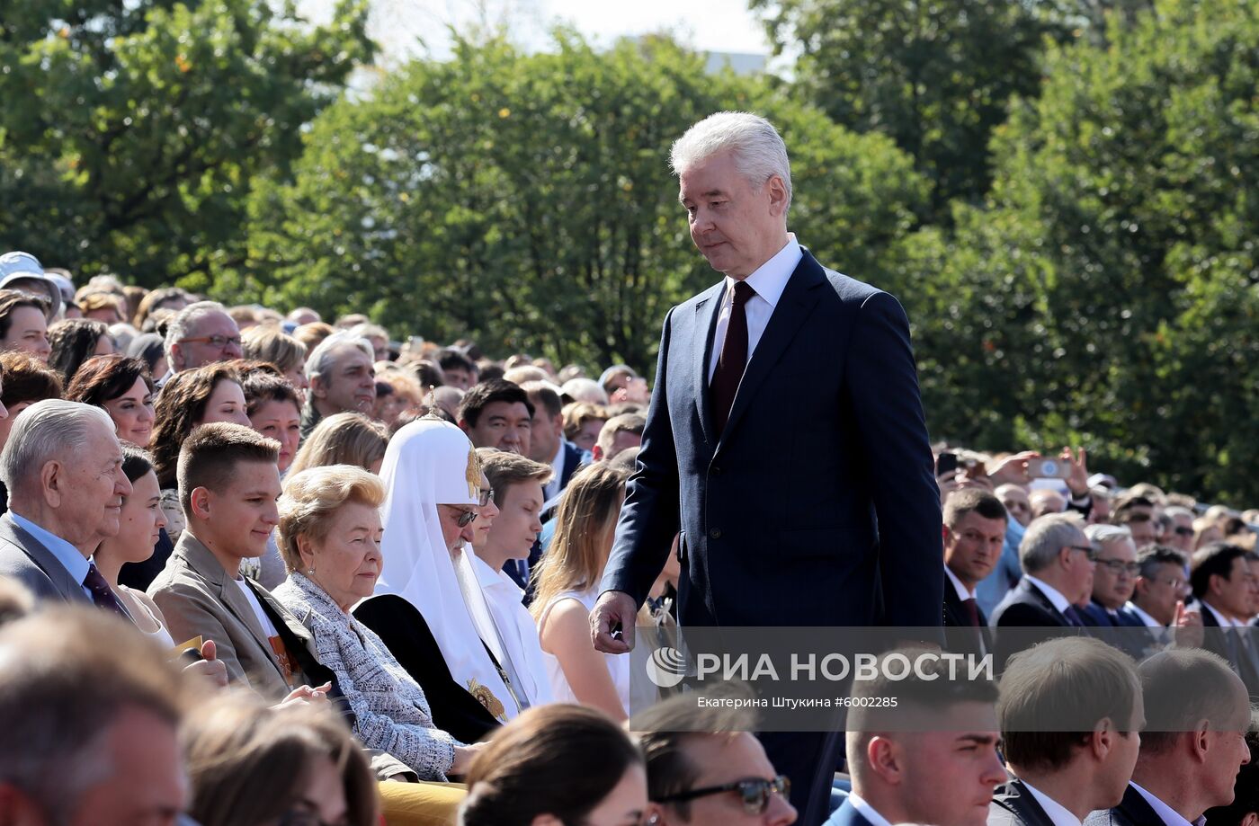 Президент РФ В. Путин и  премьер-министр РФ Д. Медведев приняли участие в торжествах по случаю Дня города Москвы