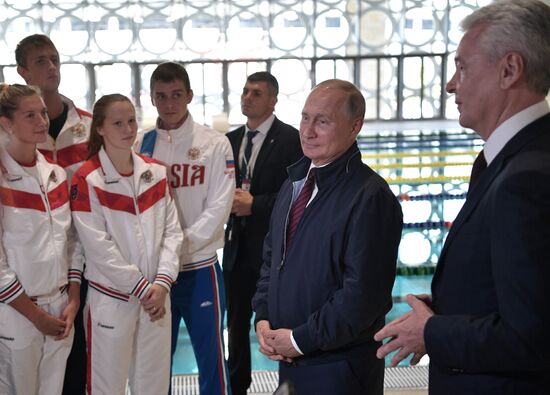 Президент РФ В. Путин посетил олимпийский комплекс "Лужники" в Москве