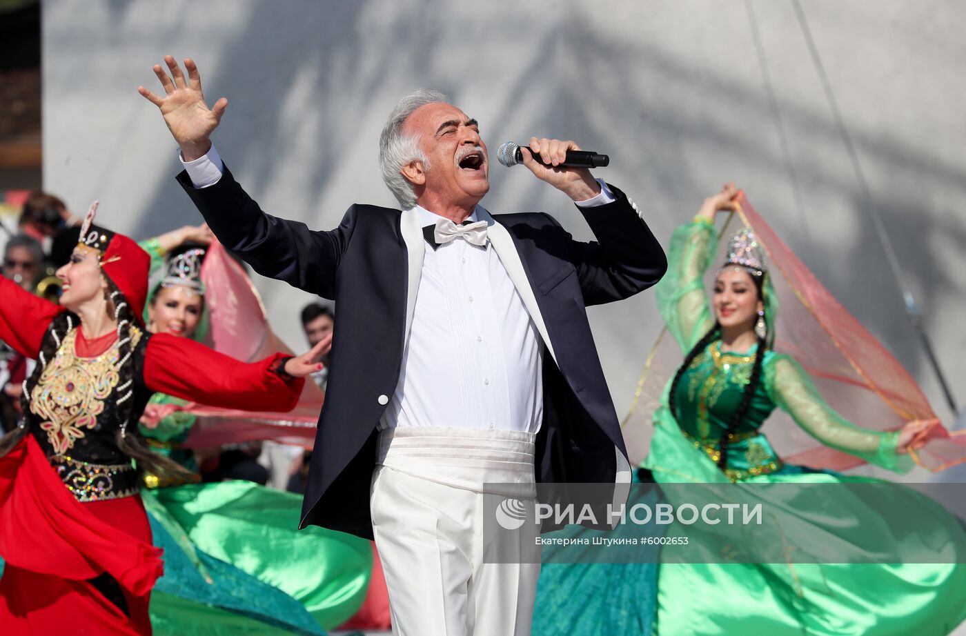 Президент РФ В. Путин и премьер-министр РФ Д. Медведев приняли участие в торжествах по случаю Дня города Москвы