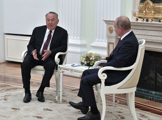 Президент РФ В. Путин встретился с первым президентом Республики Казахстан Н. Назарбаевым