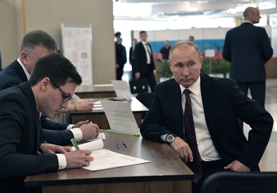 Президент РФ В. Путин принял участие в голосовании на выборах депутатов Мосгордумы