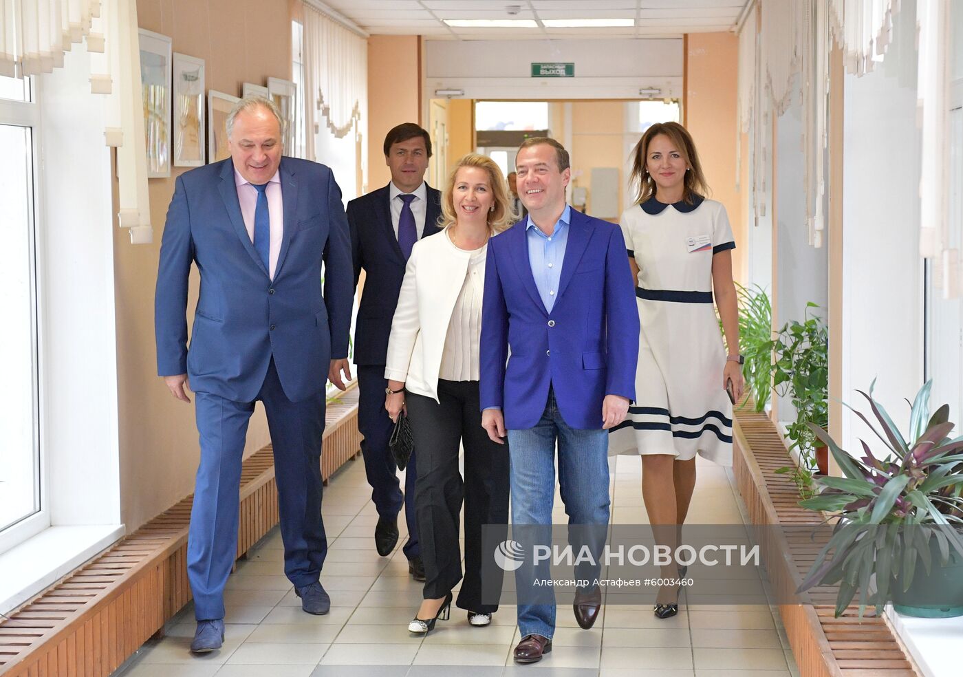 Премьер-министр РФ Д. Медведев принял участие в голосовании на выборах депутатов Мосгордумы