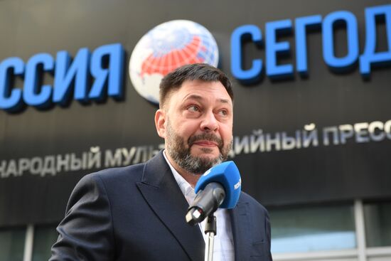 Пресс-конференция К. Вышинского