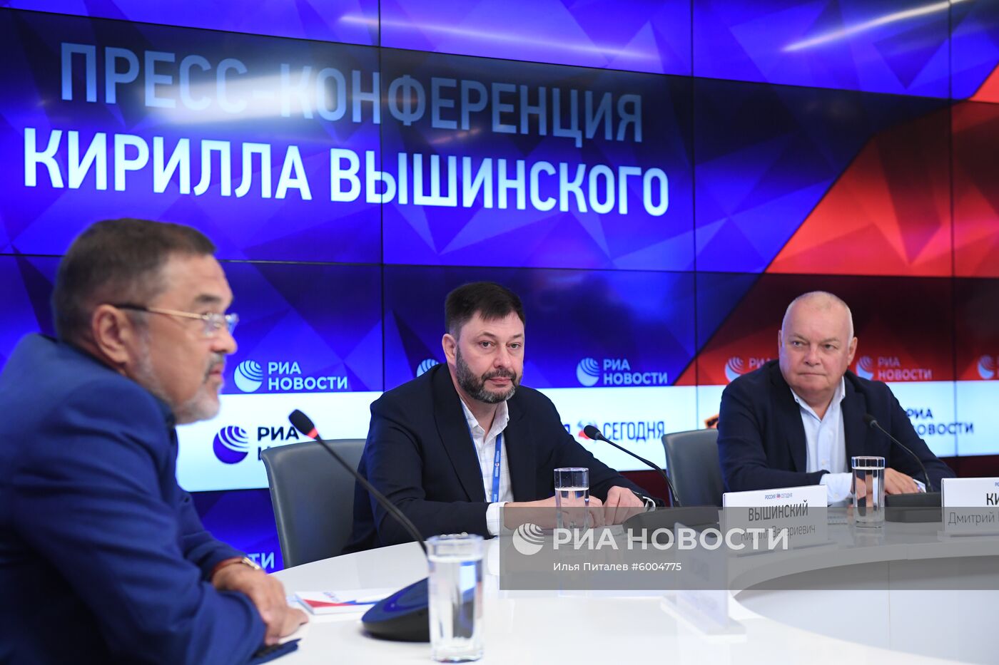 Пресс-конференция К. Вышинского