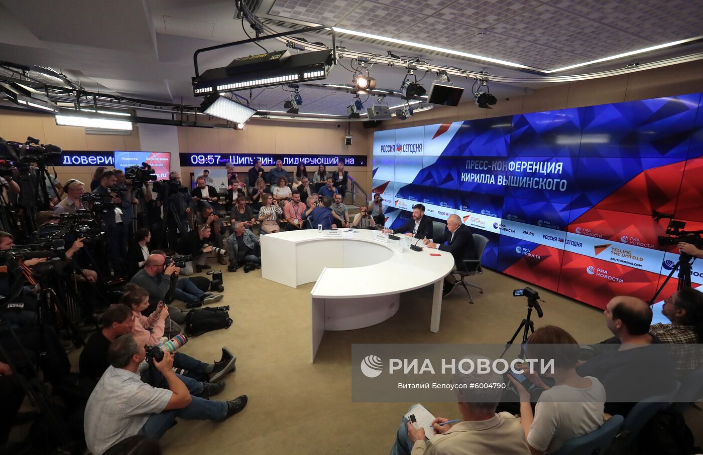 Пресс-конференция К. Вышинского